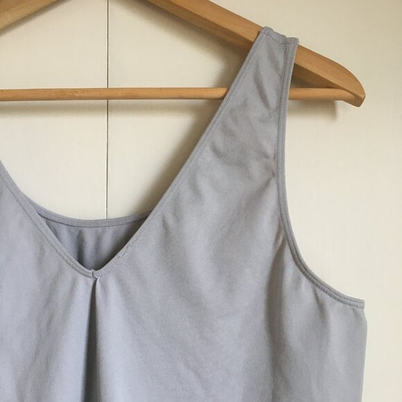 Vintage Ice Blue Grey Stretchy Seamless V-Neck Tank Top - Picture 4 of 11